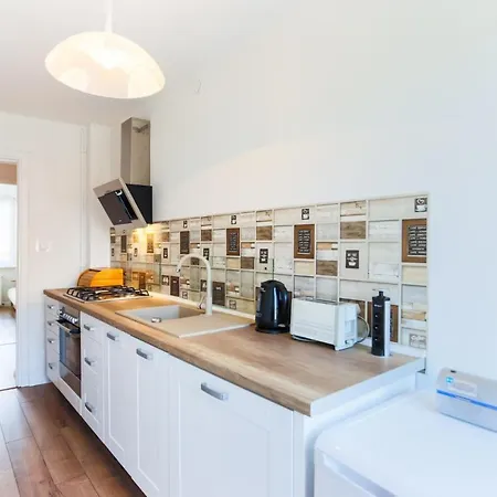 - Narutowicza Apartman